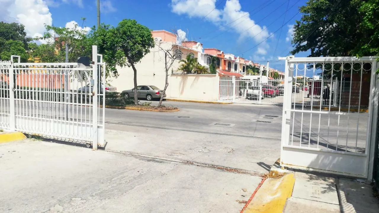 Homestay Style House In Cancun