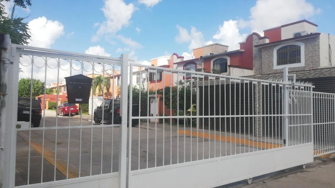 Homestay Style House In Cancun Mexico